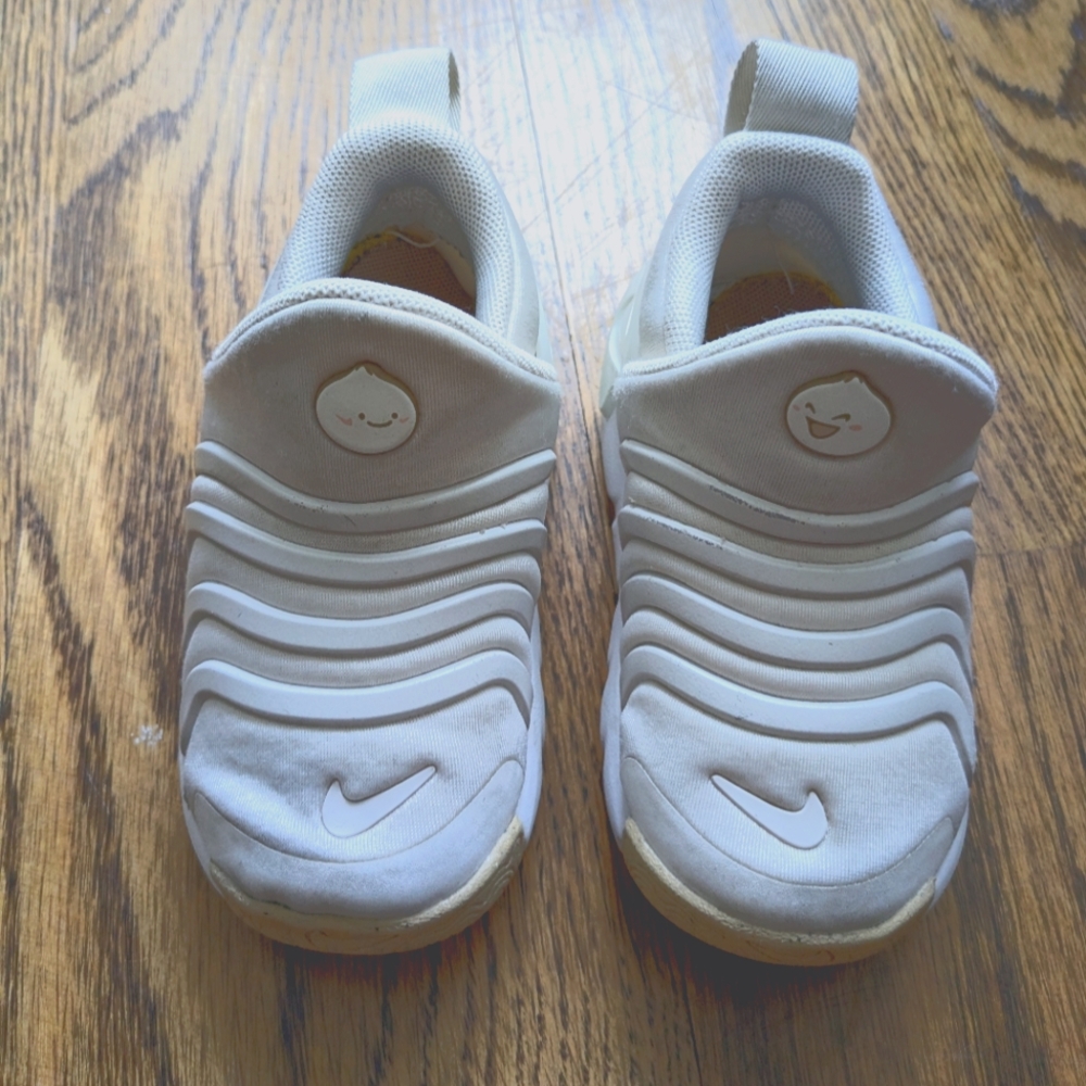 Nike Dynamo Go Flyease size 6 toddler sneakers